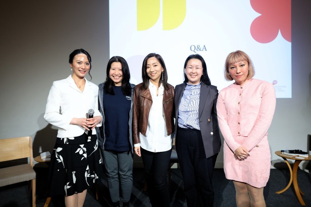 （左から右へ）リン氏とパネリストたち — Sandra Teh氏、Ciel Liu氏、Aw Wanping氏、Sophie Biswas氏